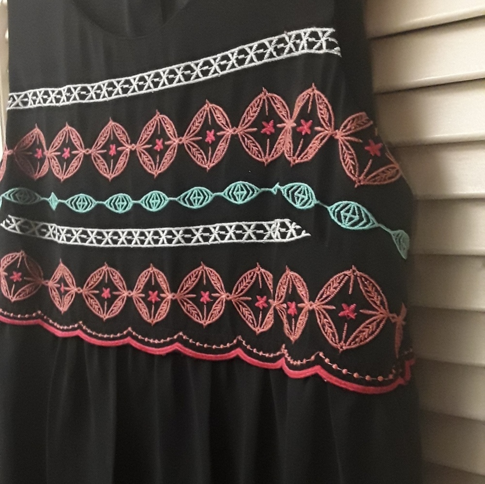Love Reign Black Boho Embroidered Flowy Top NWT